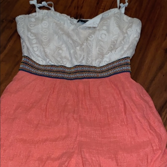 An very detailed romper - Picture 2 of 2